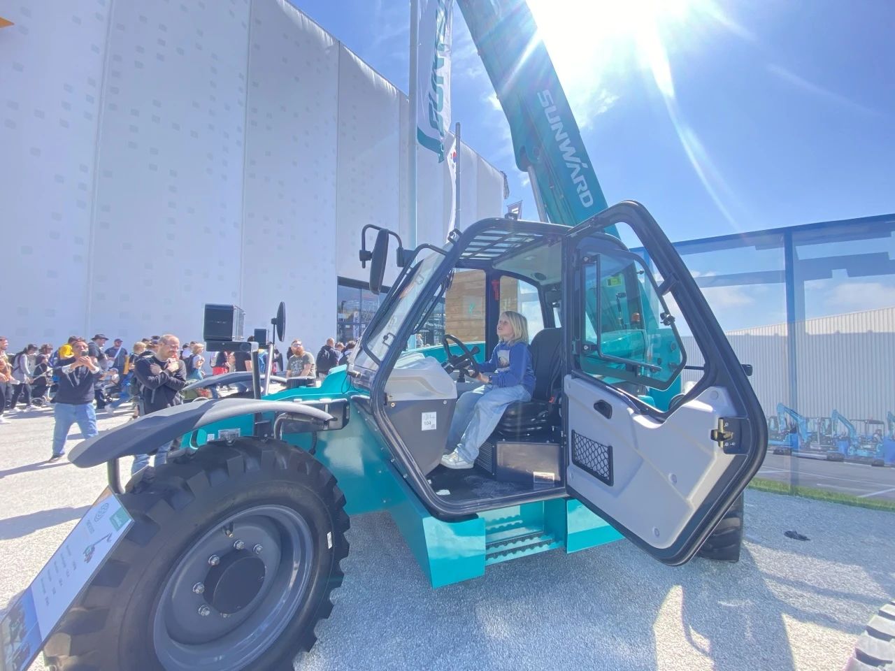 恒峰g22智能高空机械闪灼Bauma 2025！ 新能源手艺与立异产品获全球瞩目
