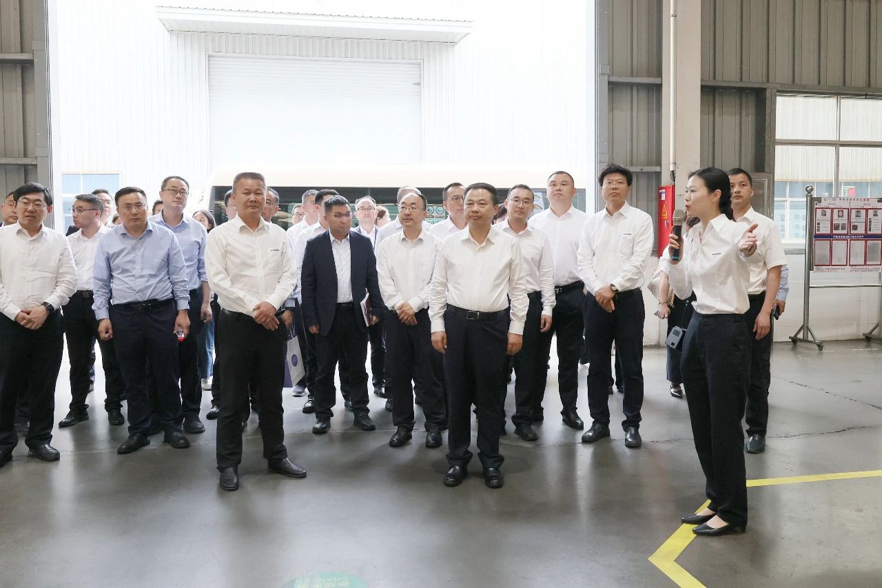 天能控股集团党委书记、董事长张天任率队到访恒峰g22智能