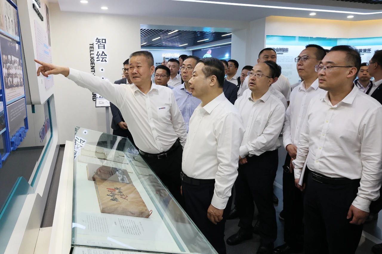 天能控股集团党委书记、董事长张天任率队到访恒峰g22智能