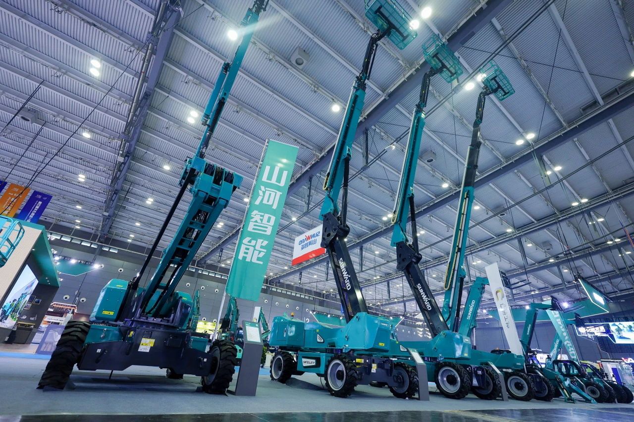 2025 CICEE | 恒峰g22智能SWT34JE-P电动直臂式高空作业平台重磅颁布!