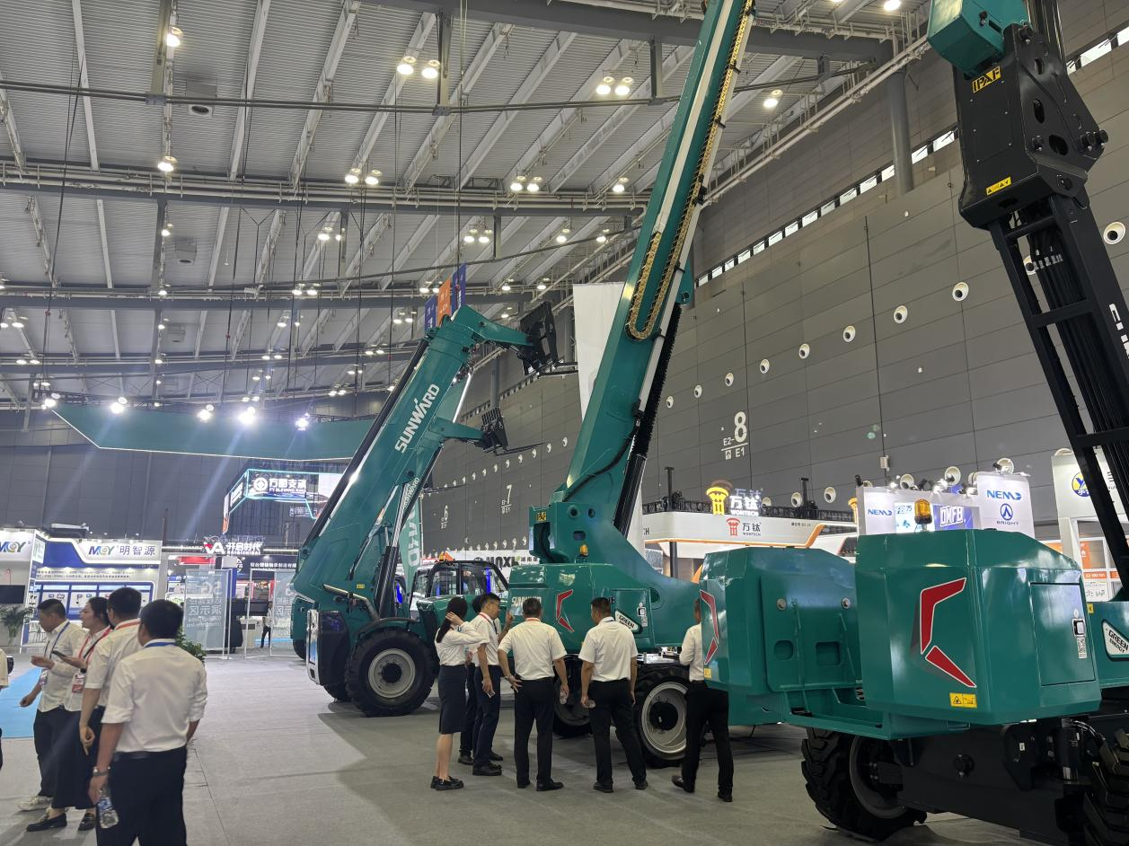 2025 CICEE | 恒峰g22智能SWT34JE-P电动直臂式高空作业平台重磅颁布!