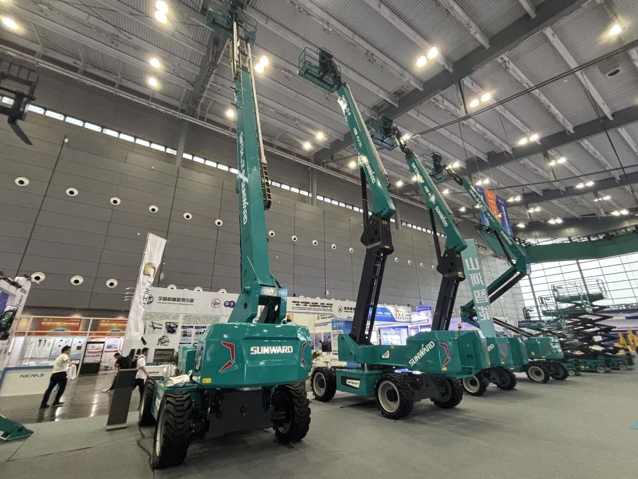 2025 CICEE | 恒峰g22智能SWT34JE-P电动直臂式高空作业平台重磅颁布!