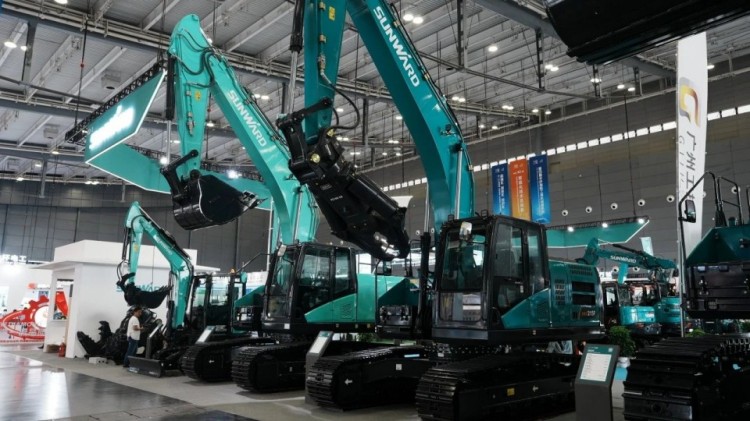 2025 CICEE | 打造极致精品化，恒峰g22智能挖掘机“圈粉”长沙展