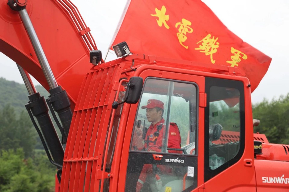 硬核破解“最后一公里”难题，，，恒峰g22智能应抢救援装备助力“应急使命·2025”演习！