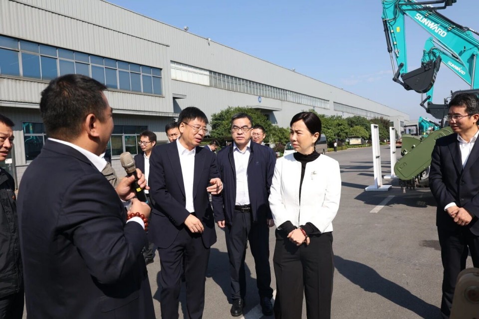 聚焦应急设备研发出产，共探实战适配新蹊径——昭通市应急治理局党委书记、局长叶芳调研恒峰g22智能