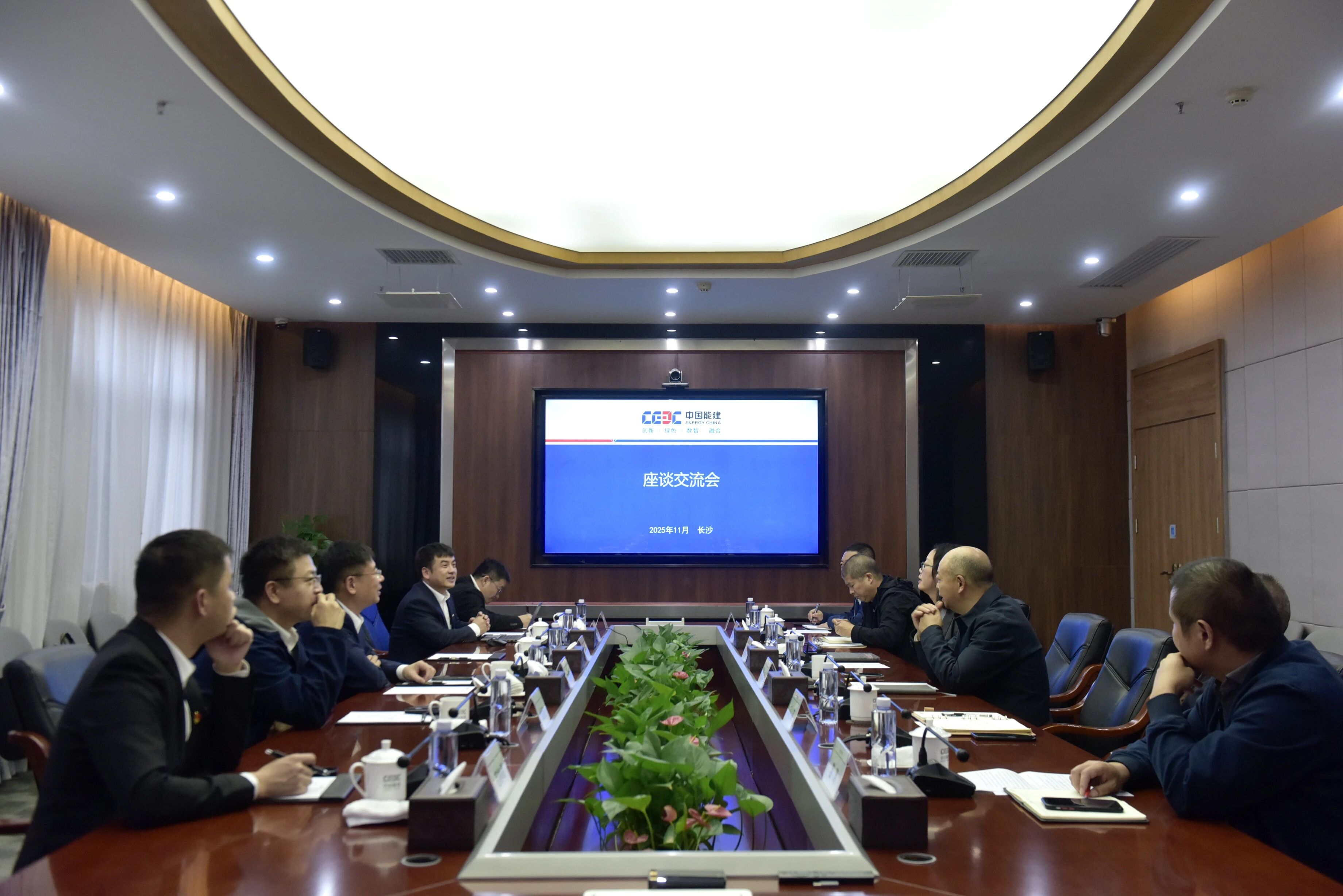 恒峰g22智能与易普力发展座谈互换，谱写互利共赢新篇章