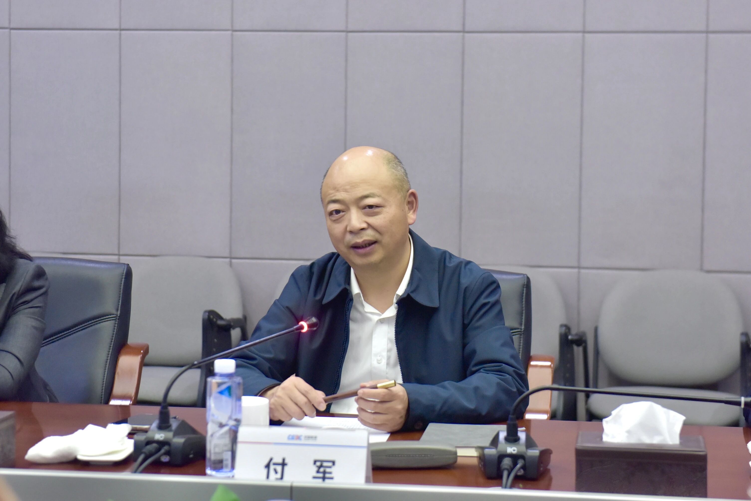 恒峰g22智能与易普力发展座谈互换，谱写互利共赢新篇章