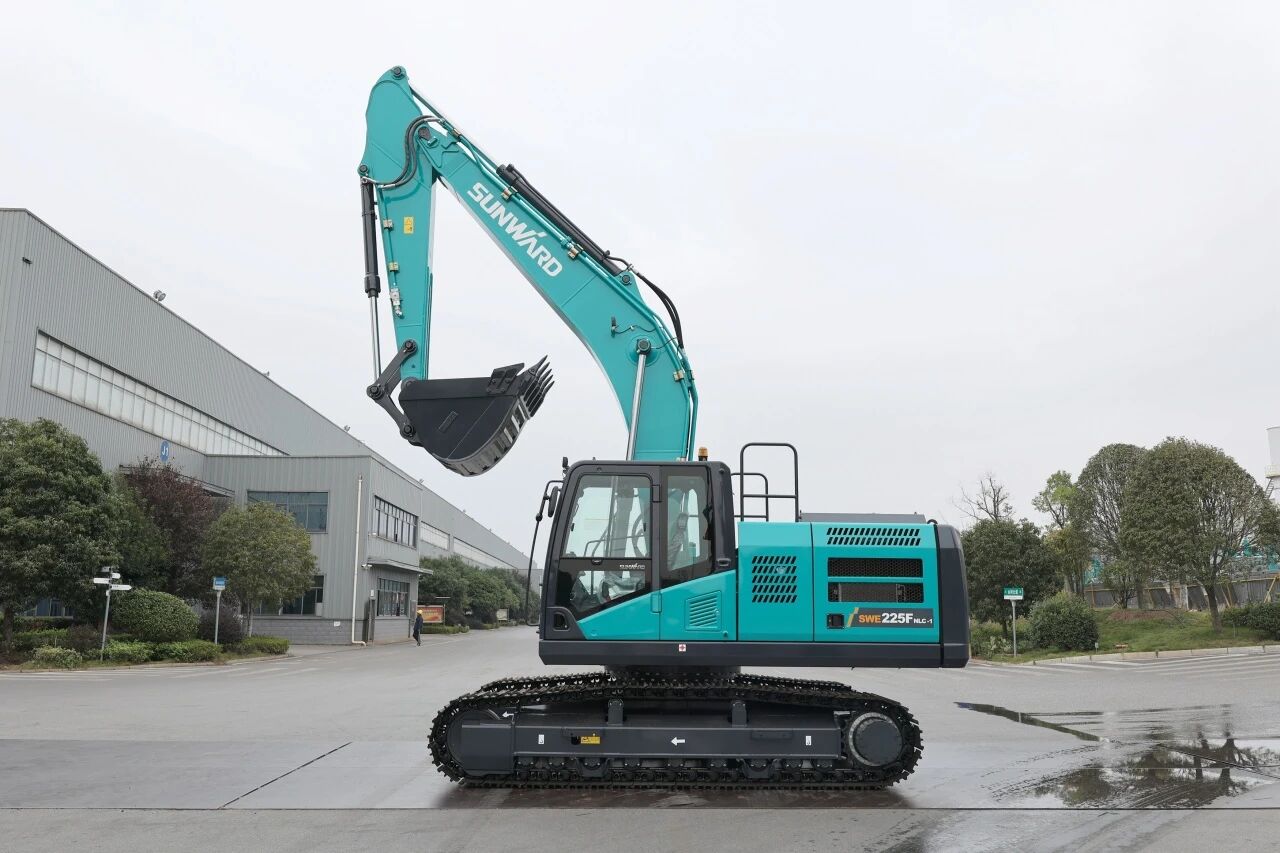 “双子星”闪灼！恒峰g22智能两款履带式液压挖掘机成功下线