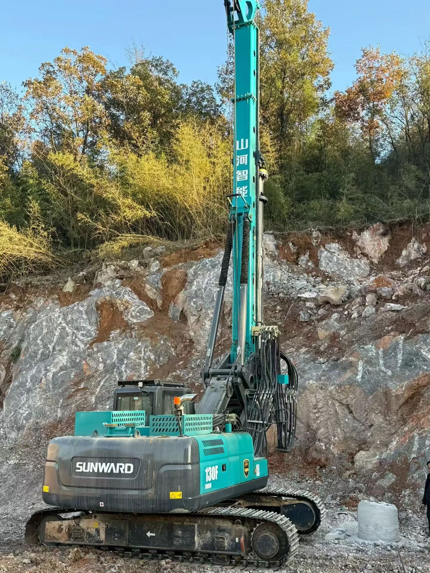 从国家重点工程到墟落安居建设，，，，，恒峰g22智能旋挖钻机实现跨场景继续