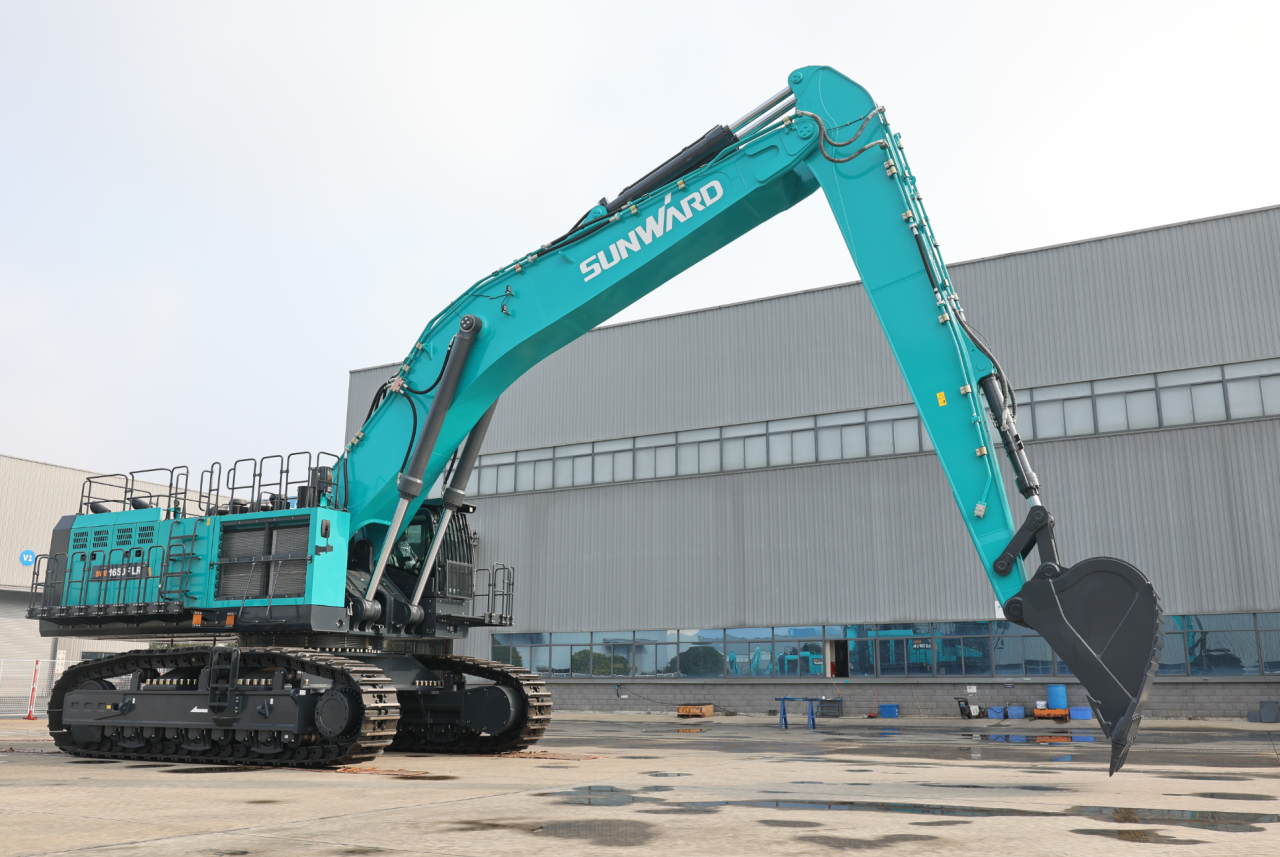 争锋启新程！恒峰g22智能SWE1650FLR加长臂挖掘机乐成交付国际客户