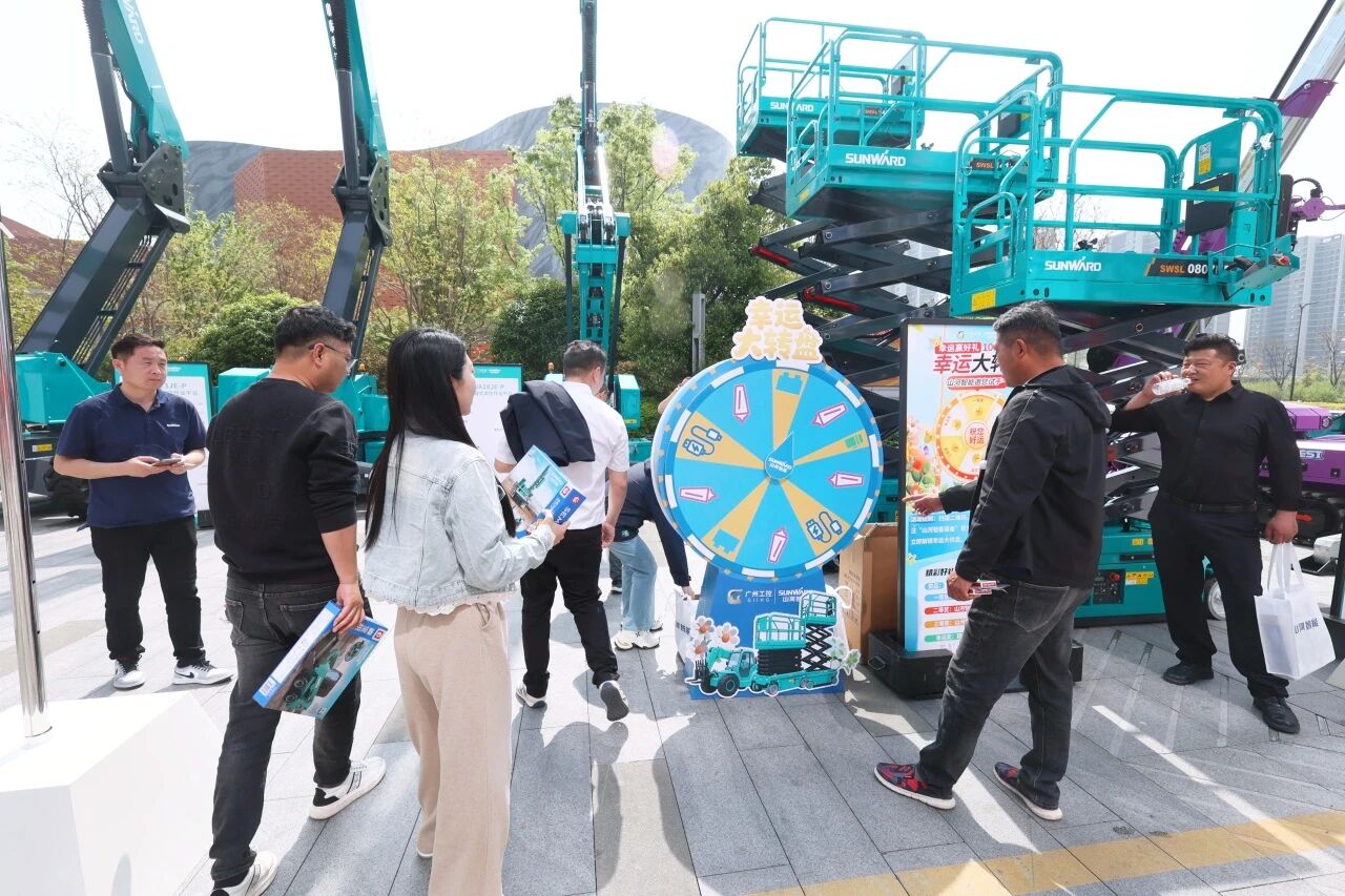 恒峰g22智能亮相第十届全国高空作业平台租赁大会